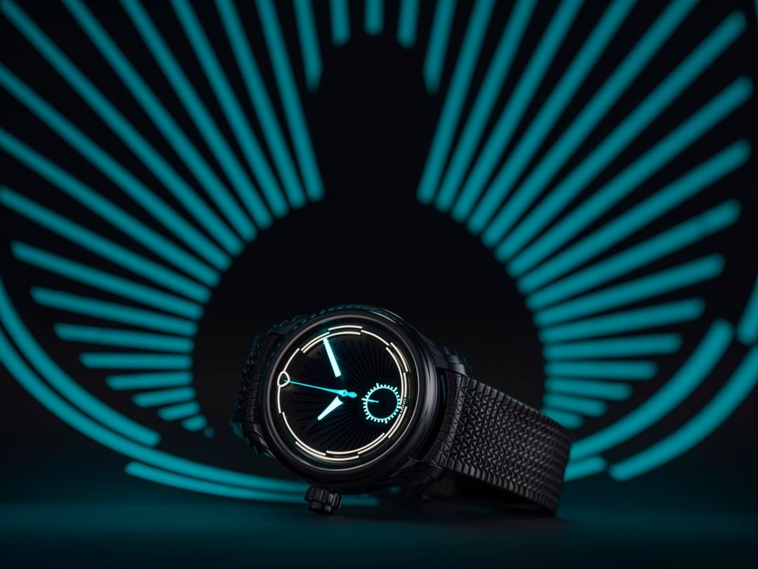 MING 57.04 Phoenix dial, luminous Arabic numerals (official photo)