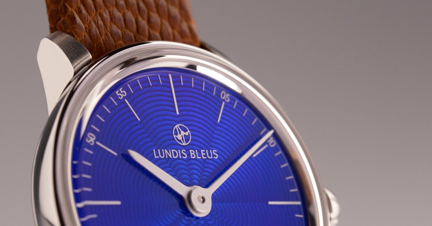 Lundis Bleus Flinque watch (official image)