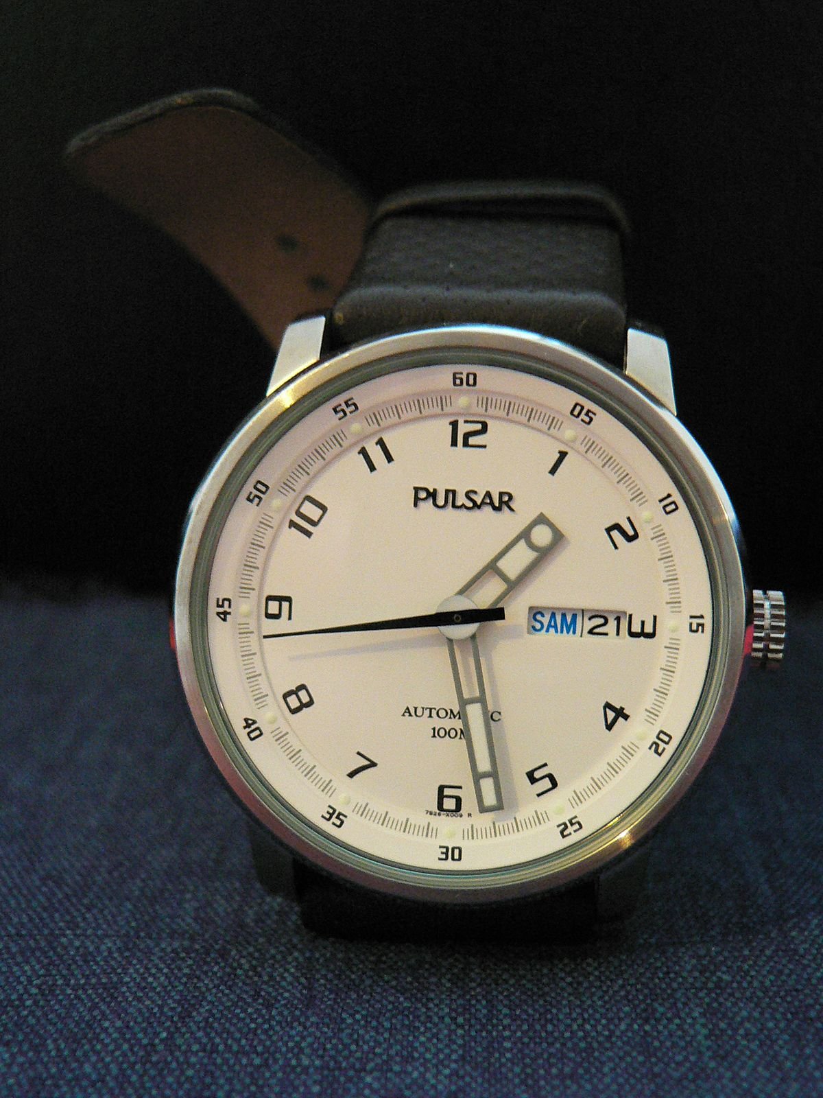 Pulsar wristwatch – dial and bracelet close-up