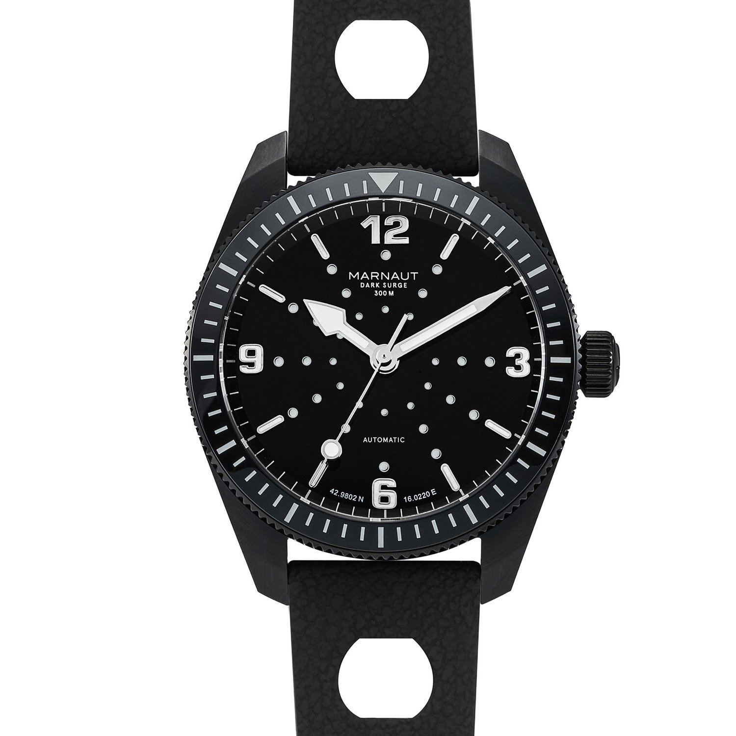 MARNAUT Dark Surge 300 black dial and bezel (product photo)